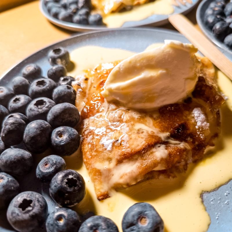 Pancakes with blueberries served during a private boat tour Mallorca