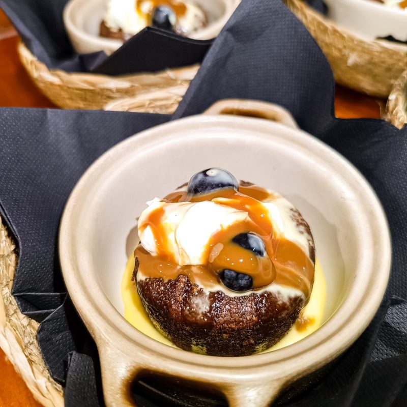 fondant de chocolate con dulce de leche