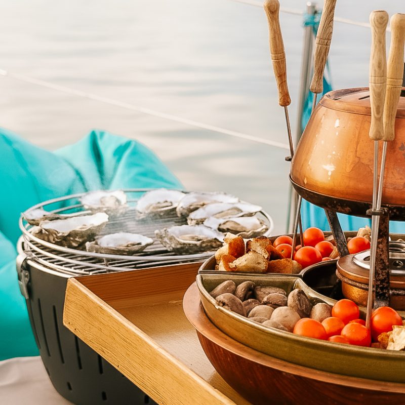 Appetizers and drinks presentation during a private boat tour Mallorca